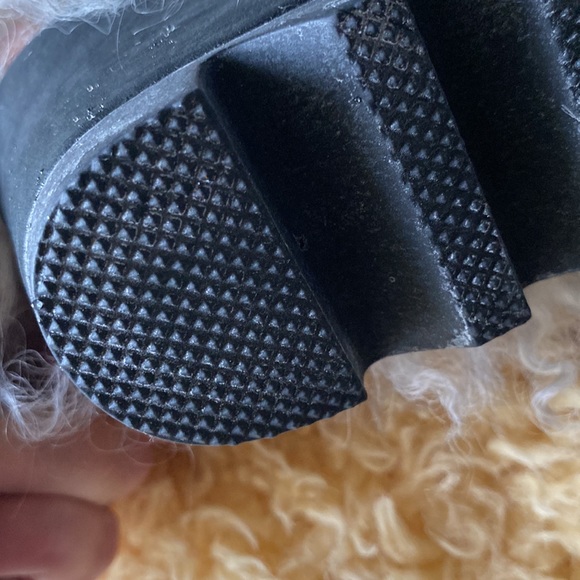 Sorel Mongolian fur - Picture 3 of 11